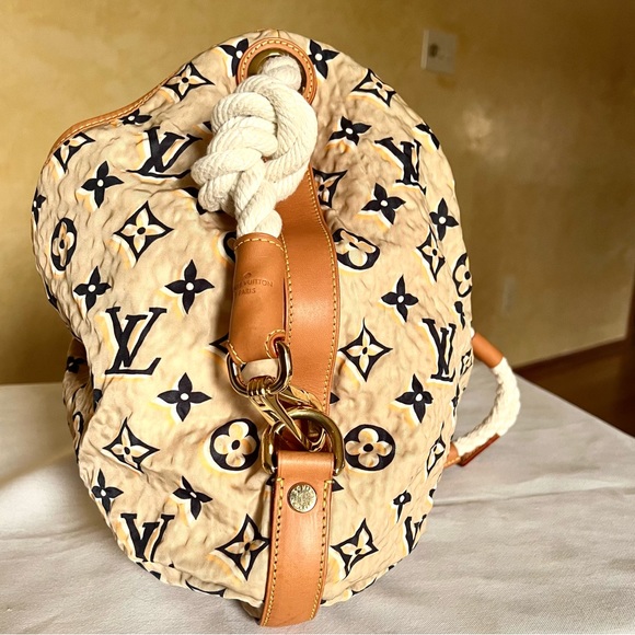 Authentic Louis Vuitton Monogram limited Edition Bulled MM - Picture 6 of 14